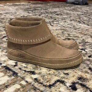 UGG Varney Suede Moccasin Zip-Up Ankle Boots – Women’s Size 6.5